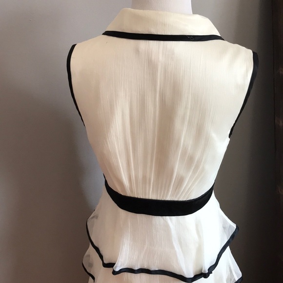 Delightful Betsy Johnson keyhole dress - Picture 4 of 6